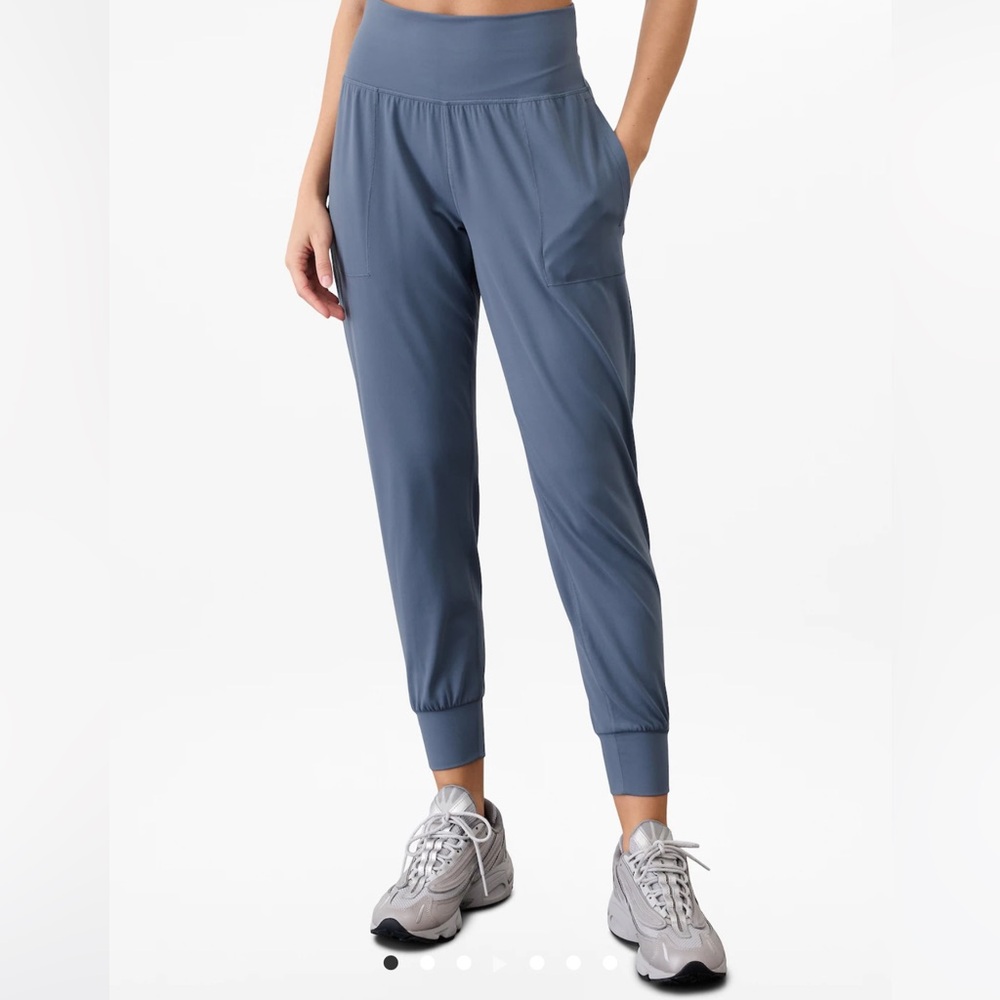 Athleta Salutation Jogger size Medium